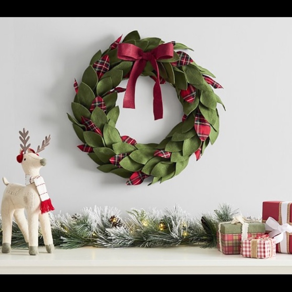 Pottery Barn Kids Whimsical and Festive Plaid Felt Wreath Decor - Picture 1 of 14